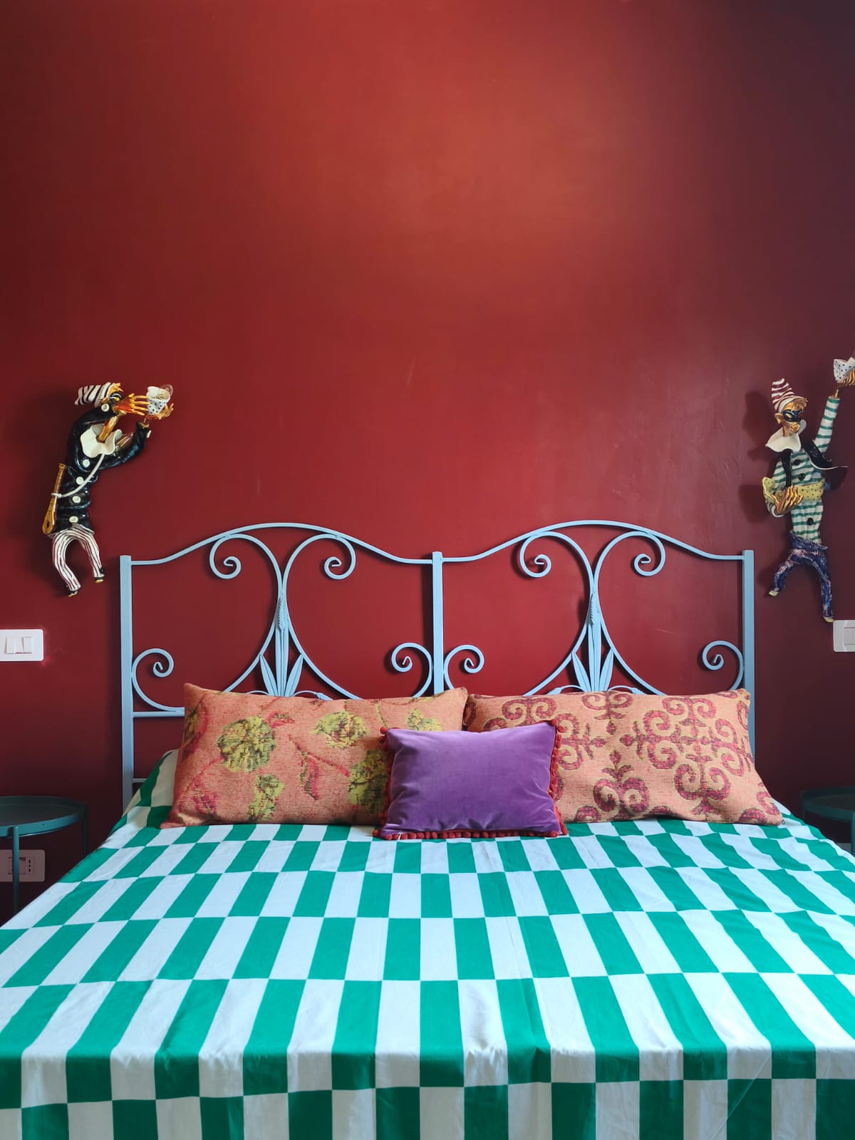 Facciata in tufo del B&B Casale Le Casole a Otricoli, Umbria, con ingresso alla zona comune